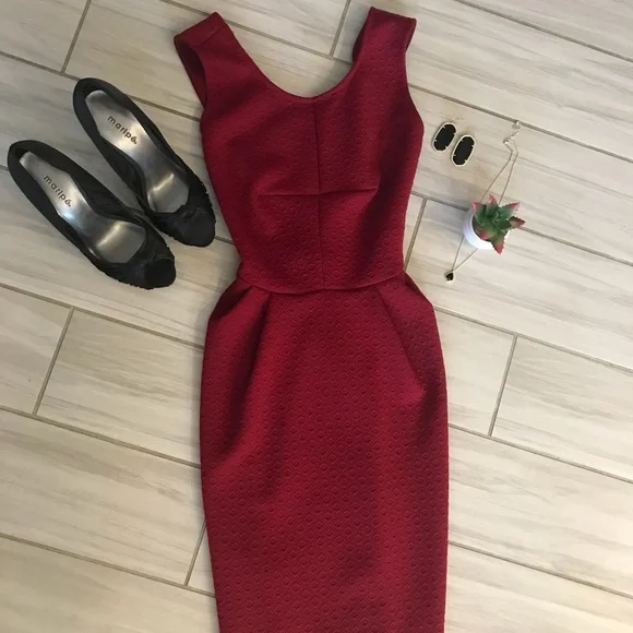 LN Gilli Red Cross Back Dress - Picture 2 of 3